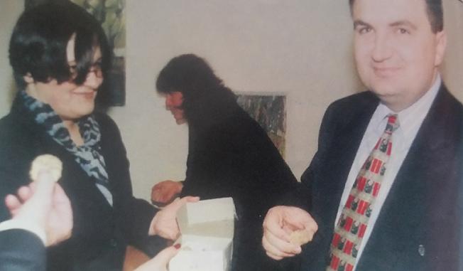 Zilja e celularit që ndërpreu pohimin e Ilir Metës në “altarin” e martesës Zilja e celularit që ndërpreu pohimin e Ilir Metës në “altarin” e martesës