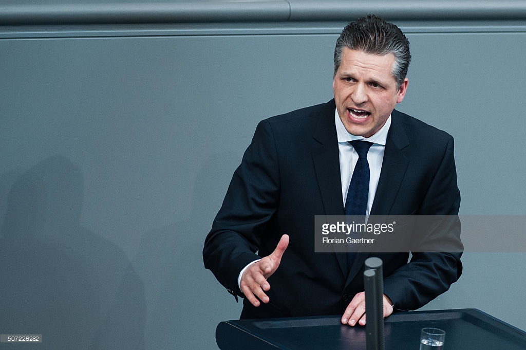 Deputeti gjerman: Nuk u diskutua asnjëherë mundësia e kampeve për refugjatë në Shqipëri. Pse duhej sakrifikuar Shqipëria, kur ajo do bëhet pjesë e BE-së?! Deputeti gjerman: Nuk u diskutua asnjëherë mundësia e kampeve për refugjatë në Shqipëri. Pse duhej sakrifikuar Shqipëria, kur ajo do bëhet pjesë e BE-së?!