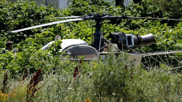 Arratiset në mënyrë spektakolare gangsteri nga burgu në Paris, largohet me helikopter (Foto) Arratiset në mënyrë spektakolare gangsteri nga burgu në Paris, largohet me helikopter (Foto)