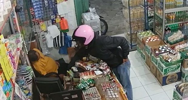 Të zgjohesh me hajdutin mbi kokë (Video) Të zgjohesh me hajdutin mbi kokë (Video)