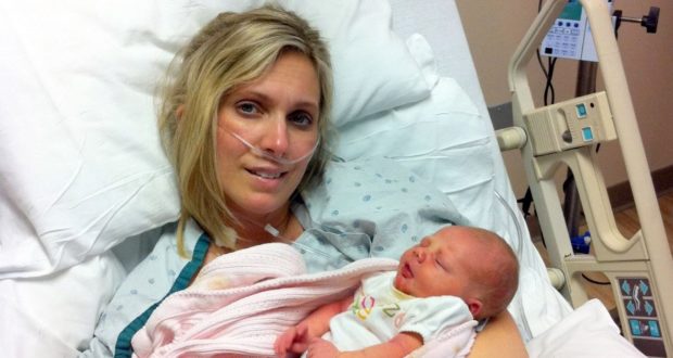 “Humb jetën” gjatë lindjes, 24 orë më pas ndodh mrekullia! (Foto+Video)
