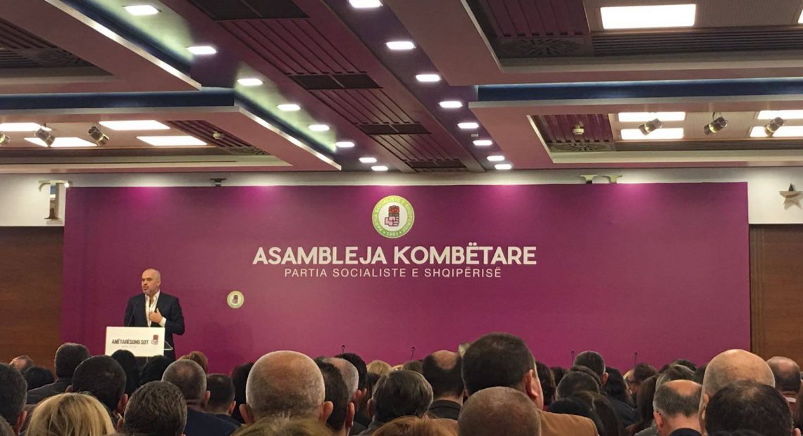 Deputetët socialistë kundër qeverisjes me opozitën: Kërkojnë alibi për të ardhur në pushtet, tepsixhinjtë i pret vetëm ndëshkimi Deputetët socialistë kundër qeverisjes me opozitën: Kërkojnë alibi për të ardhur në pushtet, tepsixhinjtë i pret vetëm ndëshkimi