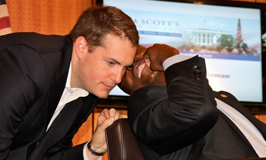 Më në fund gjendet Lulzim Basha; Shikoni se ku ka qenë dhe çfarë brockullash flet tek Zëri i Amerikës për lobimin Më në fund gjendet Lulzim Basha; Shikoni se ku ka qenë dhe çfarë brockullash flet tek Zëri i Amerikës për lobimin