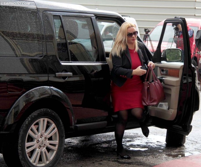 Vokshi kërkon transparencë, por nuk i ka treguar kurrë shqiptarëve me çfarë lekësh e ngriti vilën luksoze në Qerret? (Foto) Vokshi kërkon transparencë, por nuk i ka treguar kurrë shqiptarëve me çfarë lekësh e ngriti vilën luksoze në Qerret? (Foto)