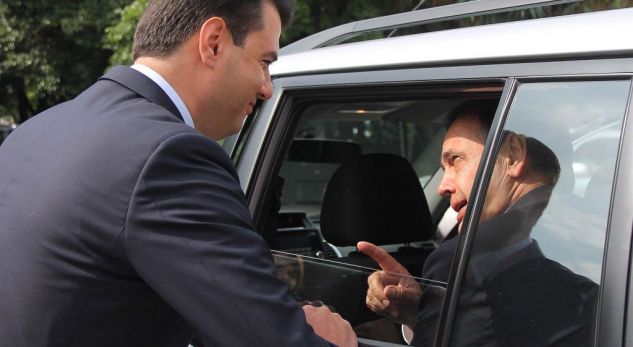 Apelit për bashkëpunim me Ramën nga Flekenshtajnit Basha i përgjigjet : Investim Donkishotesk nga ndonjë i huaj, vegël e Edi Ramës! Apelit për bashkëpunim me Ramën nga Flekenshtajnit Basha i përgjigjet : Investim Donkishotesk nga ndonjë i huaj, vegël e Edi Ramës!