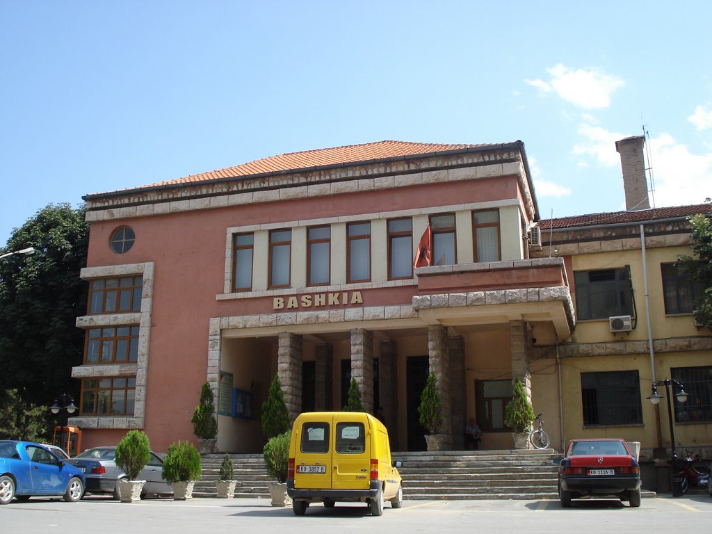 Përplasje me armë zjarri në Korçë, një i plagosur në gjendje të rëndë, pranga autorëve Përplasje me armë zjarri në Korçë, një i plagosur në gjendje të rëndë, pranga autorëve