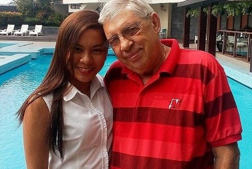 Gruaja e tetë po e mban “peng”: Xhaxhi është gati për martesën e nëntë me këtë voglushe! (Foto)