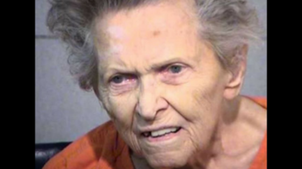 Donte ta dërgonte në azil, nëna i fut plumb të birit, rrëfen pa iu dridhur syri ngjarjen Donte ta dërgonte në azil, nëna i fut plumb të birit, rrëfen pa iu dridhur syri ngjarjen