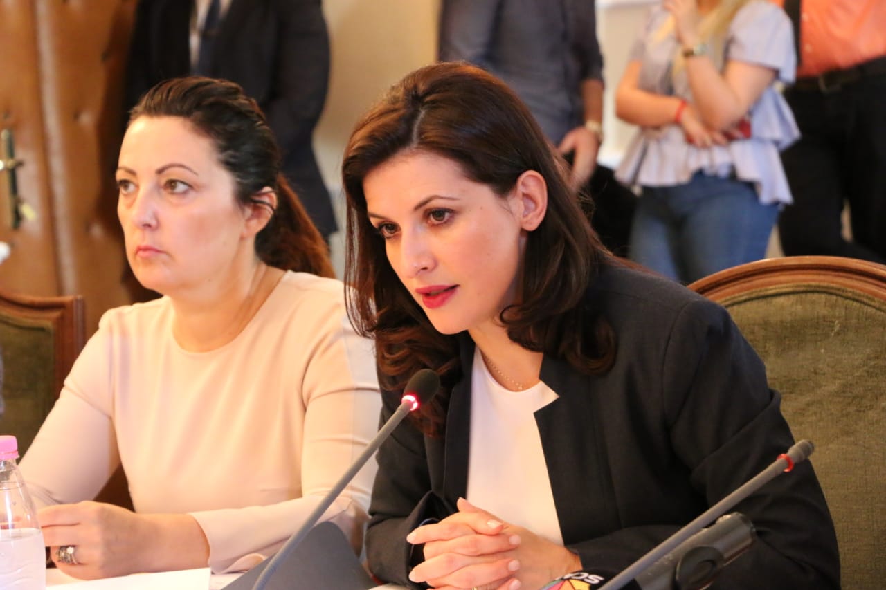 Braho përplaset me ministren: Më dëgjo e shiko në sy! Çfarë kanë bërë këta prokurorë kanë dredhur zinxhirin?! Braho përplaset me ministren: Më dëgjo e shiko në sy! Çfarë kanë bërë këta prokurorë kanë dredhur zinxhirin?!