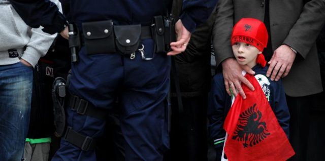 Rexhep Qosja dhe akademikët: Po zhdukim emrat shqiptarë te fëmijët tanë Rexhep Qosja dhe akademikët: Po zhdukim emrat shqiptarë te fëmijët tanë