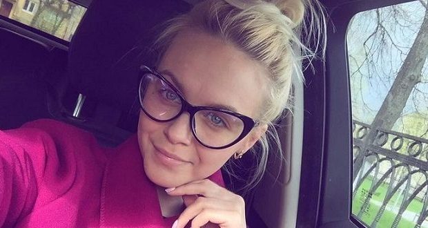 Bjondia i bën 40-vjeçarit atë që se priste kurrë e “zhvat” keq se do … Bjondia i bën 40-vjeçarit atë që se priste kurrë e “zhvat” keq se do …