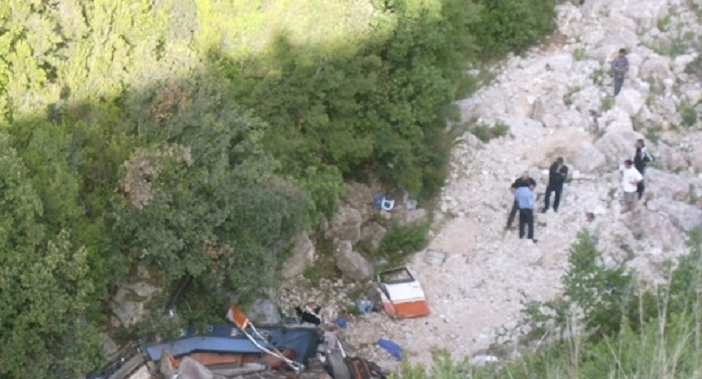 Bie nga lartësia gjatë kontrollit për kanabis, polici transportohet me helikopter nga Vlora drejt Tiranës