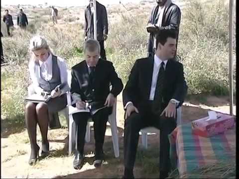 Lulzim Basha i dorëzon Geddafit kontratën për armë të lehta nga Shqipëria! (Video) Lulzim Basha i dorëzon Geddafit kontratën për armë të lehta nga Shqipëria! (Video)