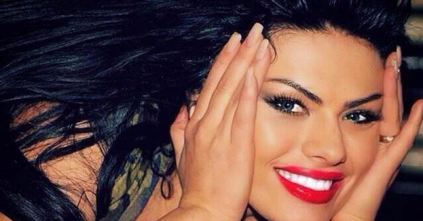 Djeg rrjetin ditën e djeshme, me fotot e videot që postoi! Rikthehet Kallashi, nudo në shtrat duke bërë… (Video) Djeg rrjetin ditën e djeshme, me fotot e videot që postoi! Rikthehet Kallashi, nudo në shtrat duke bërë… (Video)