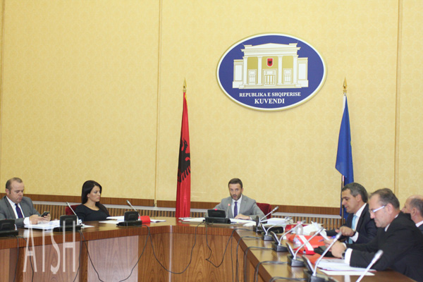 Sherr për akcizat: Zoti ministër besoj se ju e dini se vera nuk është alkool por pije alkolike?! Sherr për akcizat: Zoti ministër besoj se ju e dini se vera nuk është alkool por pije alkolike?!