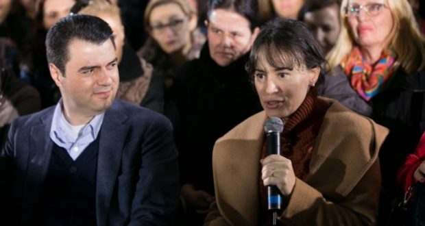 Gruaja e Lulzim Bashës zgjodh Avokaten Popullit të përkohshme, por kush e bëri të përhershme dhe përse?! Gruaja e Lulzim Bashës zgjodh Avokaten Popullit të përkohshme, por kush e bëri të përhershme dhe përse?!