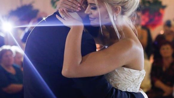 “I dashuri iku në ushtri, unë e bëra si e çmendur me babain e tij por…” “I dashuri iku në ushtri, unë e bëra si e çmendur me babain e tij por…”