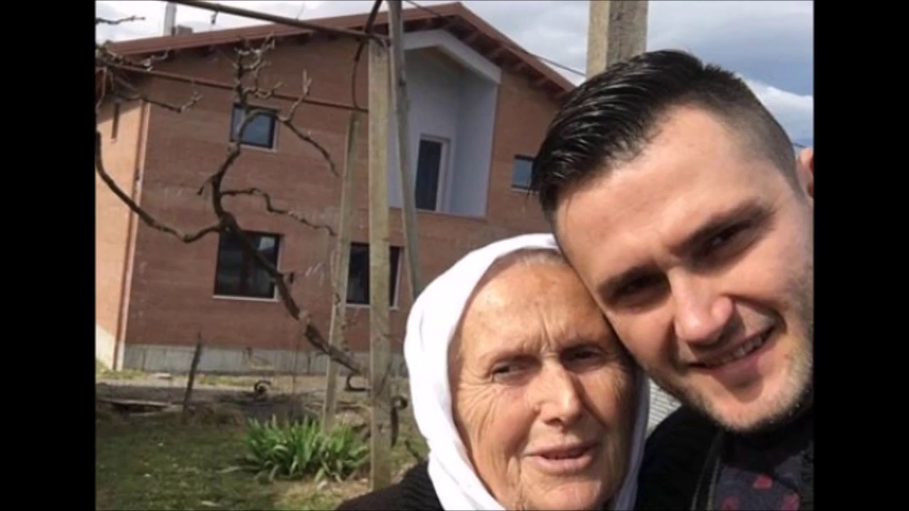 “Ora 2:30 Ija tu dal perjashta me rroba banjo. Ku je tu shku Ije?” Bes Kallaku tregon çfarë ka ndodhur pasi u tha të fiknim celularët në 2:30 “Ora 2:30 Ija tu dal perjashta me rroba banjo. Ku je tu shku Ije?” Bes Kallaku tregon çfarë ka ndodhur pasi u tha të fiknim celularët në 2:30