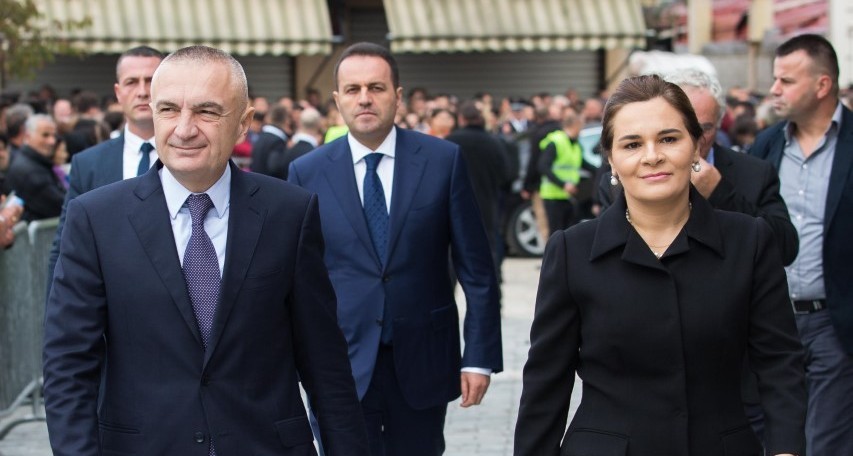 Ish-kryeprokurori “arratiset” jashtë vendit! A u dekonspirua operacioni i prokurorisë për arrestimin e Adriatik Llallës? Ish-kryeprokurori “arratiset” jashtë vendit! A u dekonspirua operacioni i prokurorisë për arrestimin e Adriatik Llallës?