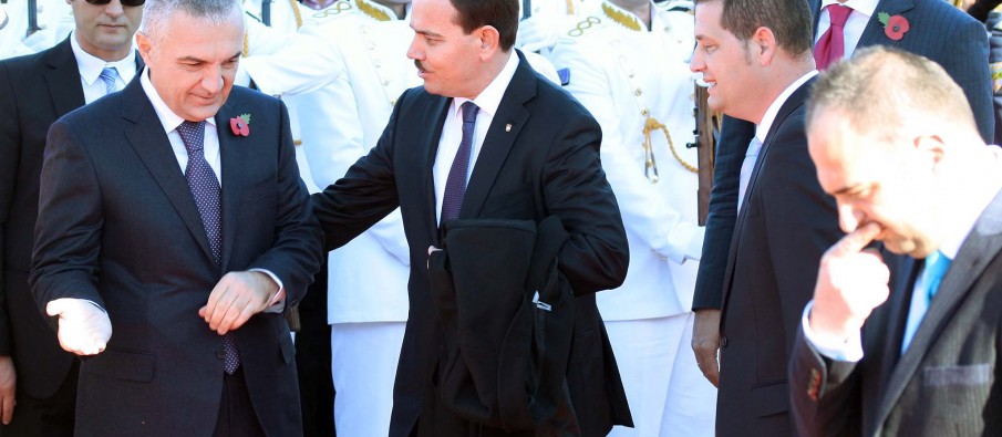 Gjyqtari Thanza/ Ushtarë Nishani mbron poshtërsitë me fyerje: Sulmon gazetarin, e të heq mallin e Saliut të I-rë Gjyqtari Thanza/ Ushtarë Nishani mbron poshtërsitë me fyerje: Sulmon gazetarin, e të heq mallin e Saliut të I-rë