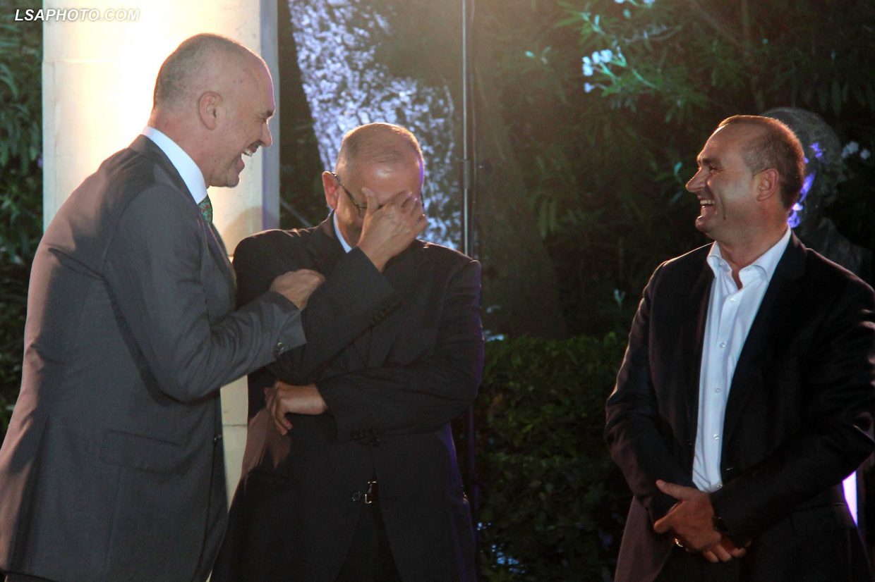 Petriti pa pupla ofendon Ramën: E ka lënë mendja fare, ai flet me veten! Petriti pa pupla ofendon Ramën: E ka lënë mendja fare, ai flet me veten!