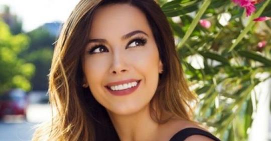 Valbona Selimllari zihet me komentuesit për Greqinë:“Ju pafsha të vdekur”! Mjaft e bëtë pjesë të politikave dhimbjen njerëzore