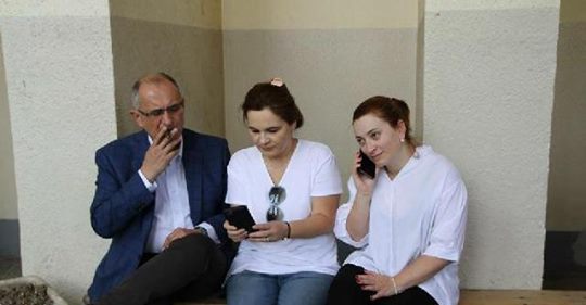 Kurvani i LSI-së Vasali BLP fyen artistët: Heronjtë “lëpirës” të kockës së teatrit Kurvani i LSI-së Vasali BLP fyen artistët: Heronjtë “lëpirës” të kockës së teatrit