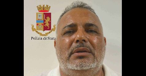 Tentoi të arratiset, prangoset në Itali korrieri shqiptar i drogës, bllokohen 35 kg kanabis (Video) Tentoi të arratiset, prangoset në Itali korrieri shqiptar i drogës, bllokohen 35 kg kanabis (Video)