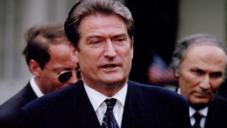 Berisha mashtroi çamët me pabesi: Traktati Shqipëri-Greqi i vitit 1996 një tradhëti e pastër e ndaj Çamërisë Berisha mashtroi çamët me pabesi: Traktati Shqipëri-Greqi i vitit 1996 një tradhëti e pastër e ndaj Çamërisë