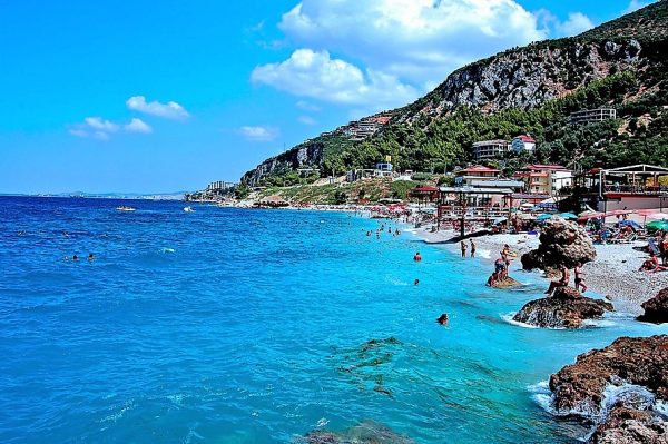 Fotot/ Revista zvicerane: Shqipëria vendi i lirë për pushime, të kujton Karaibet Fotot/ Revista zvicerane: Shqipëria vendi i lirë për pushime, të kujton Karaibet