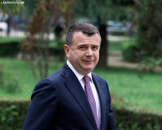 ‘Teatri’ , Balla i kthehet Metës: Mbështete lojën e opozitës. Iu përgjigje Lulit e Monës ‘Teatri’ , Balla i kthehet Metës: Mbështete lojën e opozitës. Iu përgjigje Lulit e Monës