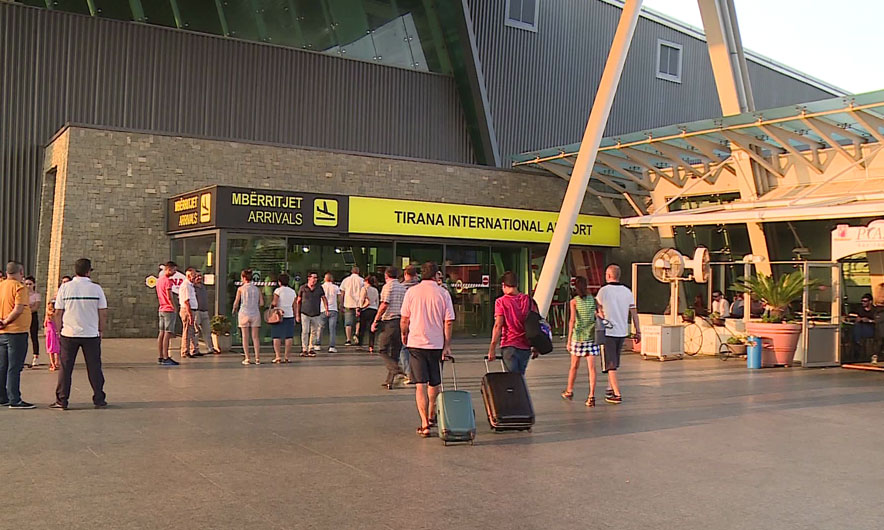 Fëmijët e emigrantëve pa shtetësi nuk figurojnë të regjistruar, në Shqipëri duhet të hapin gjyqe Fëmijët e emigrantëve pa shtetësi nuk figurojnë të regjistruar, në Shqipëri duhet të hapin gjyqe