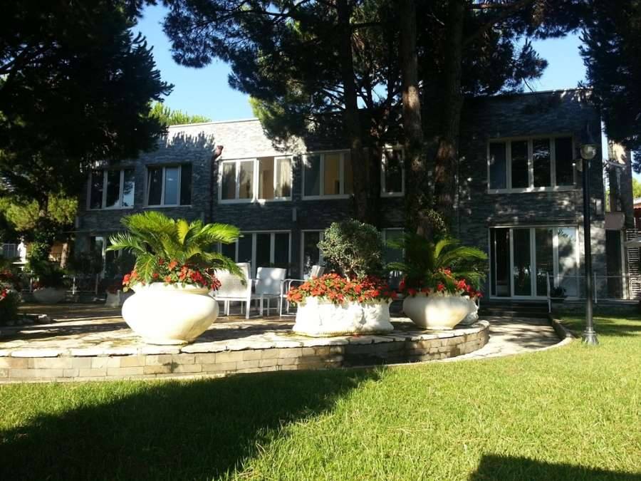 Fshehja e pasurisë: Vila e Metës dhe Berishës në Lalz me vlerë mbi 5 milionë euro! Fshehja e pasurisë: Vila e Metës dhe Berishës në Lalz me vlerë mbi 5 milionë euro!