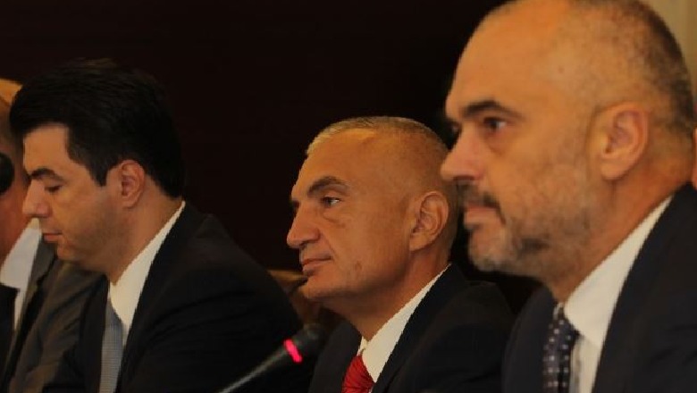 Socialistët irritohen me Metën: Po ndjek lojën e Berishës dhe Kryemadhit, t’i harrojë pazaret për reformën në drejtësi Socialistët irritohen me Metën: Po ndjek lojën e Berishës dhe Kryemadhit, t’i harrojë pazaret për reformën në drejtësi