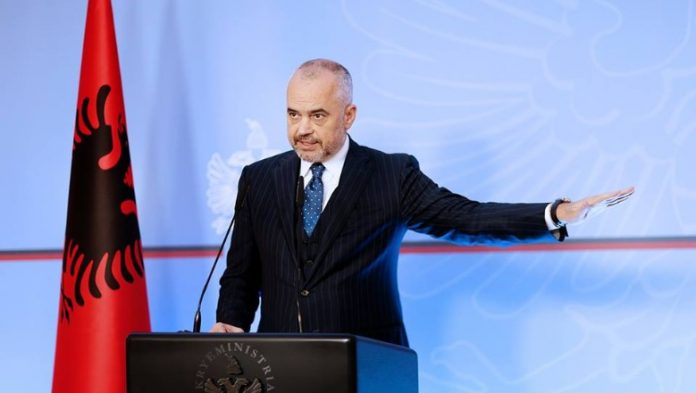 Edi Rama: Të gjithë do të mbajnë përgjegjësi për mosdhënien e shërbimeve të duhura për qytetarët Edi Rama: Të gjithë do të mbajnë përgjegjësi për mosdhënien e shërbimeve të duhura për qytetarët