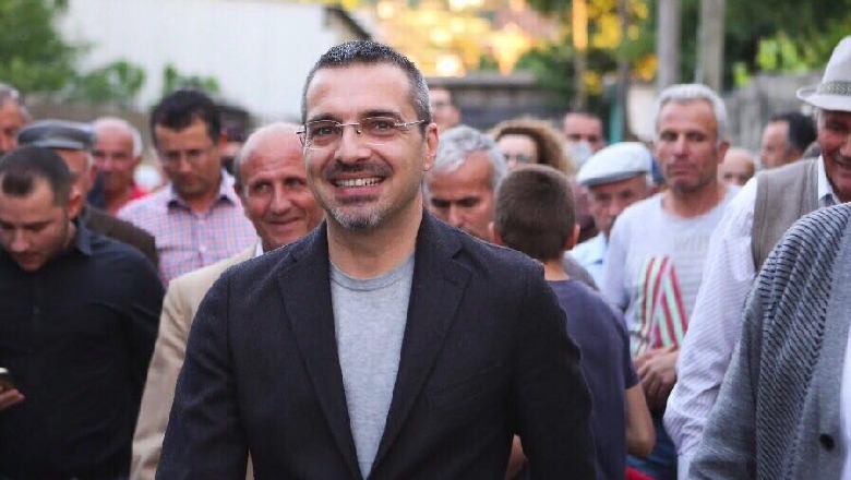 “Pret ti kthesh madhështinë”, Tahiri shkon në shtëpinë e tij në Gusmar, patriotët i shkruajnë bejte (Foto) “Pret ti kthesh madhështinë”, Tahiri shkon në shtëpinë e tij në Gusmar, patriotët i shkruajnë bejte (Foto)