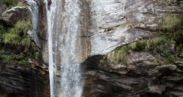 Foto mahnitse nga thellësitë e kanioneve të Nivicës: Alpinistët e huaj në malësitë e Kurveleshit Foto mahnitse nga thellësitë e kanioneve të Nivicës: Alpinistët e huaj në malësitë e Kurveleshit
