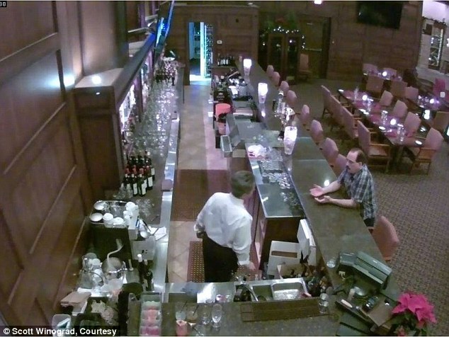 Ja si e zbuloi pronari i restorantit “babain më të kërkuar në Amerikë!” Ja si e zbuloi pronari i restorantit “babain më të kërkuar në Amerikë!”