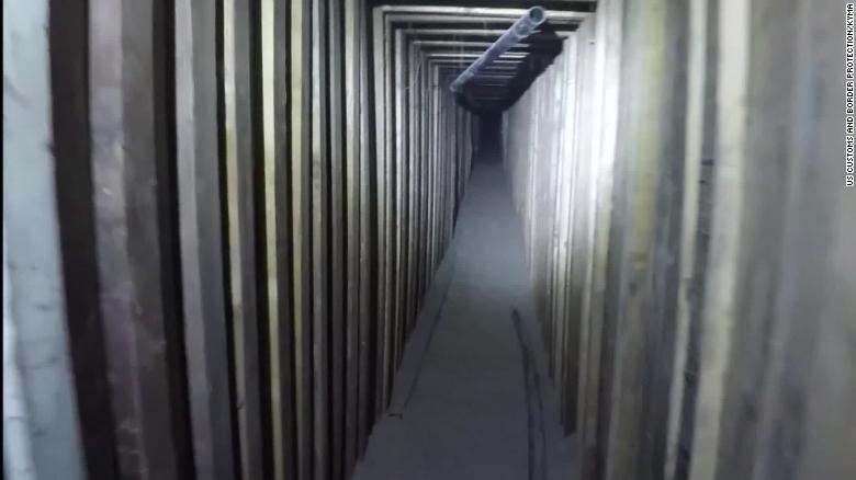 Tunel droge poshtë gardhit kufitar, ndërtuar me cilësi shumë të lartë Tunel droge poshtë gardhit kufitar, ndërtuar me cilësi shumë të lartë