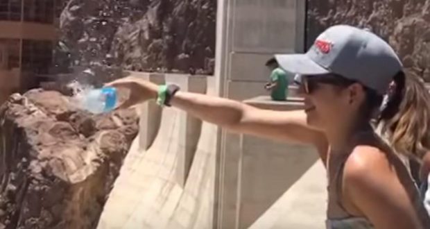 E pabesueshme! Këtu uji nuk bie poshtë por… ngjitet lart (Video) E pabesueshme! Këtu uji nuk bie poshtë por… ngjitet lart (Video)