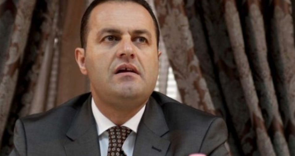 Sfidon Arta Markun dhe Donika Prelën: Adriatik Llalla në dyert e Prokurorisë Sfidon Arta Markun dhe Donika Prelën: Adriatik Llalla në dyert e Prokurorisë