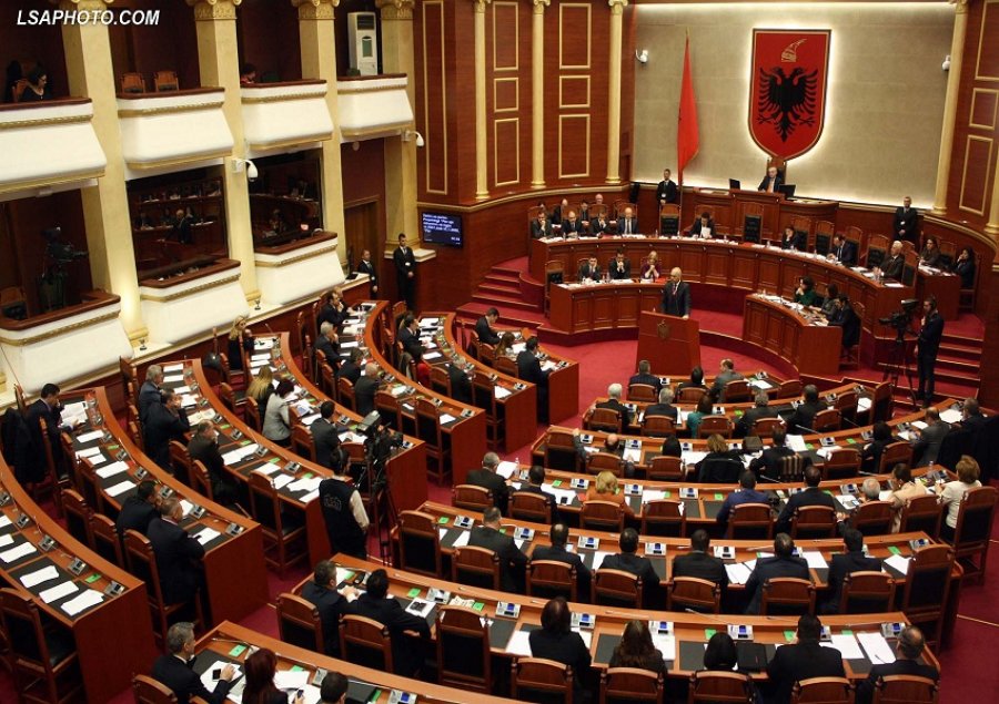 Bosët e Parlamentit, deputetët deklarojnë ora nga 15 mijë euro, makina mbi 60 mijë euro, dyqane dhe koleksione miliona euro me piktura Bosët e Parlamentit, deputetët deklarojnë ora nga 15 mijë euro, makina mbi 60 mijë euro, dyqane dhe koleksione miliona euro me piktura