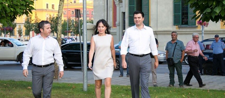 Pasuria e Bashës në shifra stratosferike: 530 mijë euro vetëm nga shitja e apartamenteve dhe makinave?! Pasuria e Bashës në shifra stratosferike: 530 mijë euro vetëm nga shitja e apartamenteve dhe makinave?!