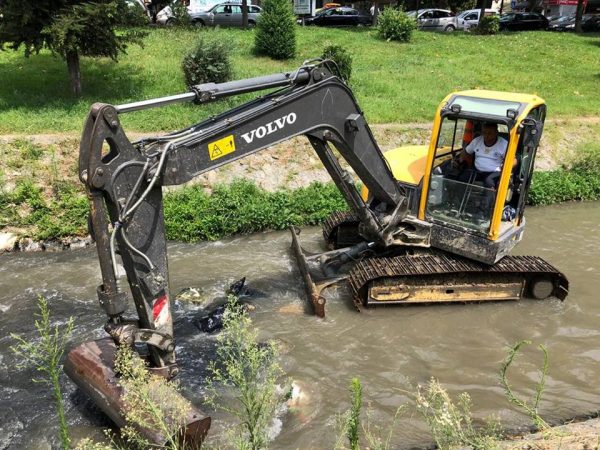 Bashkia e Tiranës në aksion, nis puna për pastrimin e 3 lumenjve/ Veliaj: Ashtu si lumenjtë “Tirana nuk ndalet” Bashkia e Tiranës në aksion, nis puna për pastrimin e 3 lumenjve/ Veliaj: Ashtu si lumenjtë “Tirana nuk ndalet”