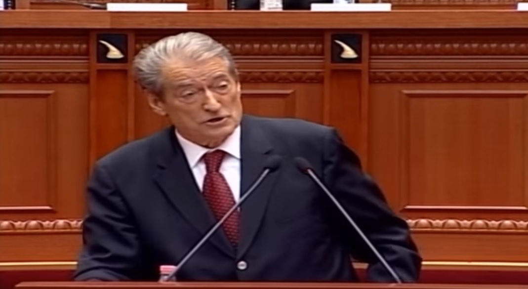 VIDEO/ Nga Erion Braçe: Kur Berisha u bënte thirrje shqiptarëve të armatosen! VIDEO/ Nga Erion Braçe: Kur Berisha u bënte thirrje shqiptarëve të armatosen!