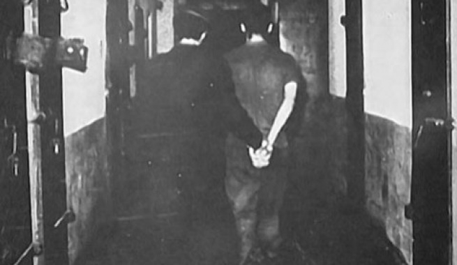 Këto janë torturat që u përdorën gjatë diktaturës komuniste në Shqipëri Këto janë torturat që u përdorën gjatë diktaturës komuniste në Shqipëri