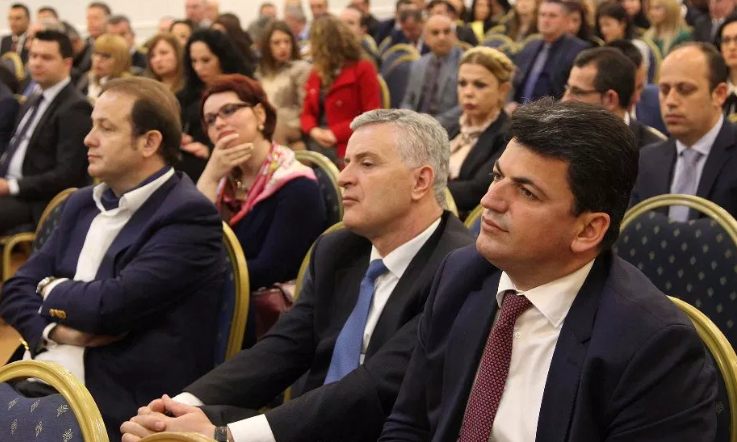 Raporti sekret/232 prokurorë e gjyqtarë, “master” dhe grada me vula “Kristali” e “Vitrina”, 26 pa shkollë të mesme Raporti sekret/232 prokurorë e gjyqtarë, “master” dhe grada me vula “Kristali” e “Vitrina”, 26 pa shkollë të mesme