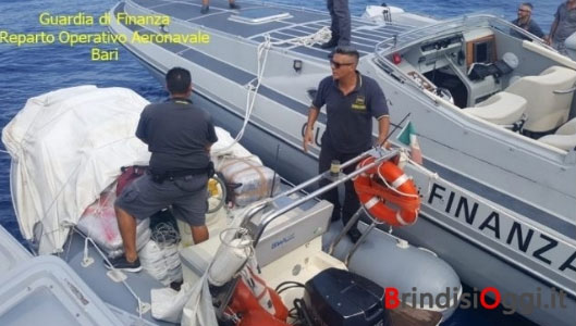 Kapet gomonia me 535 kile drogë, arrestohen dy shqiptarë Kapet gomonia me 535 kile drogë, arrestohen dy shqiptarë