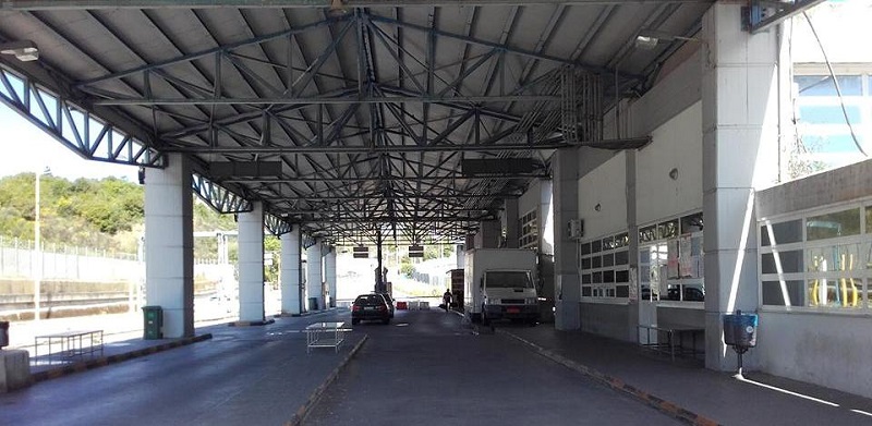 Rroba të falsifikuara për tregun shqiptar, bllokohen mallrat në Kakavije Rroba të falsifikuara për tregun shqiptar, bllokohen mallrat në Kakavije