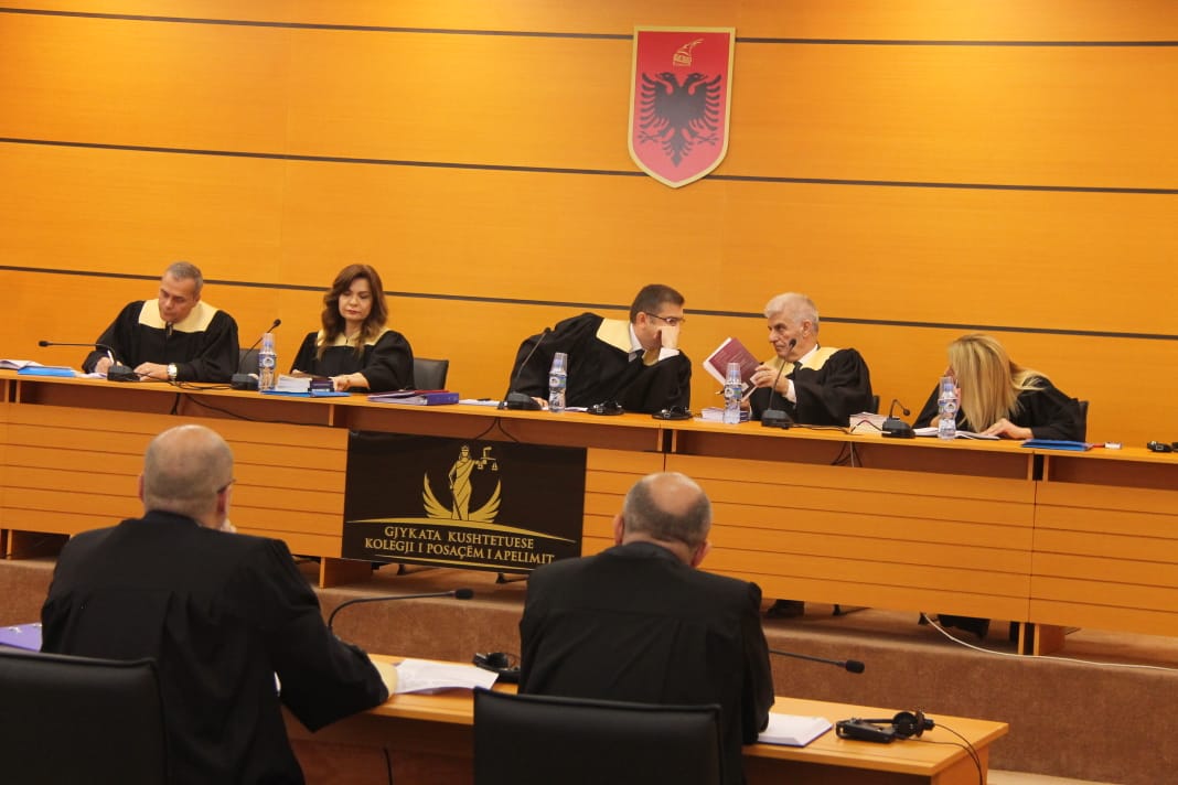 A do i pastroi vetingu hetuesit e ish komunizmit… gjyqtarë milioner të demokracisë?! A do i pastroi vetingu hetuesit e ish komunizmit… gjyqtarë milioner të demokracisë?!